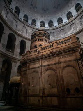 Kudüs, İsrail, 5 Ocak 2025: İsrail 'in Eski Kudüs kentindeki Kutsal Mezar Kilisesi' nin ana salonundaki Kutsal Kuvuklia