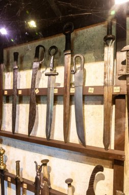 Prag, Çek Cumhuriyeti, 14 Mayıs 2024: Çek Cumhuriyeti 'nin Prag Şatosu' ndaki Altın Hat 'ta Ortaçağ Kılıç Fuarı Savunma Koridoru