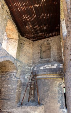 Prag, Çek Cumhuriyeti, 14 Mayıs 2024: Çek Cumhuriyeti 'nin Prag Şatosu' nda bulunan Golden Lane 'deki Yüksek Burgrave bürosundaki işkence odası binasının yeniden inşası