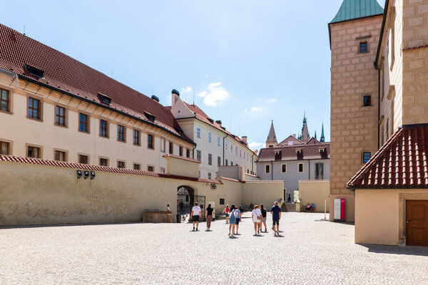 Прага, Чехия, 14 мая 2024 года: Хорошо сохранились старинные здания в Пражском Граде в Праге в Чешской Республике