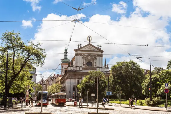Prag, Çek Cumhuriyeti, 15 Mayıs 2024: Çek Cumhuriyeti Prag 'daki St. Ignatius Kilisesi