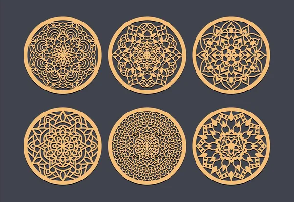 Mükemmel düğün hediyesi lazer misafirleriniz için bardak altlığı kesiyor.