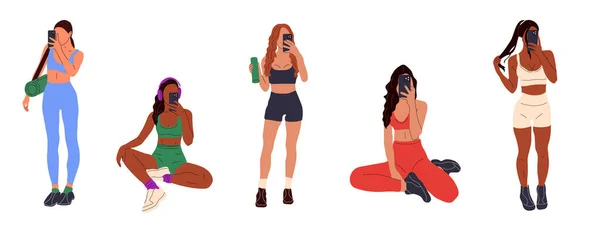 一组身材苗条的小女孩在智能手机上自私自利 适合穿运动服的女人 女孩拿着智能手机的镜子自拍 摘要女性病媒图解 — 图库矢量图片