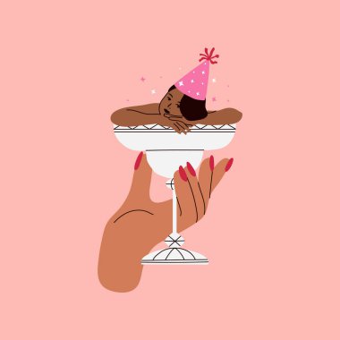 Bir kadın martini bardağında oturuyor. Parti zamanı