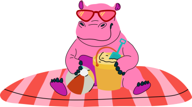 Güneş gözlüklü sevimli pembe bir su aygırı, kumsalda kova ve kürekle oynuyor, kumsalda neşeli bir gün için hazırlanıyor.