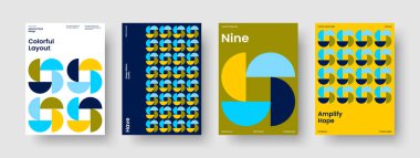 Yaratıcı İş Sunum Şablonu. İzole edilmiş Bayrak Tasarımı. Geometrik Rapor Düzeni. Kitap kapağı. Poster. El ilanı. Geçmişi. Broşür. Haber bülteni. Marka Kimliği. Broşür. Dergi. Günlük