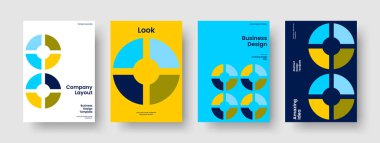 Geometrik Arkaplan Tasarımı. Soyut Flyer Şablonu. İzole Broşür Planı. Kitap kapağı. Poster. Rapor verin. Pankart. İş sunumu. Reklamcılık. Portföy. Günlük. Marka Kimliği. Katalog