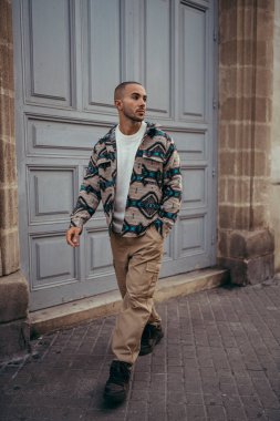 Şehirdeki bir adamın portresi