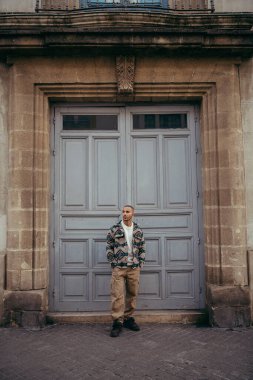 Yaşlı bir adamın portresi.