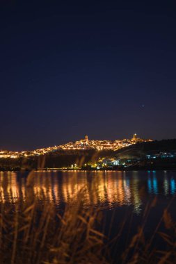 Lisbon şehrinin gece ışıkları..