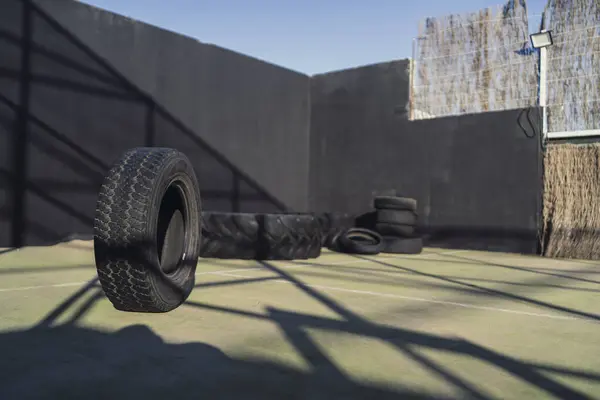 Araba lastiği yolda..