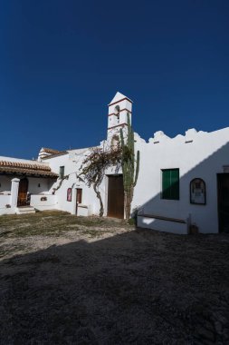 İspanya 'nın La frontera şehrinde, Malaga, Endülüs ve İspanya' nın kuzeyinde eski beyaz evler..