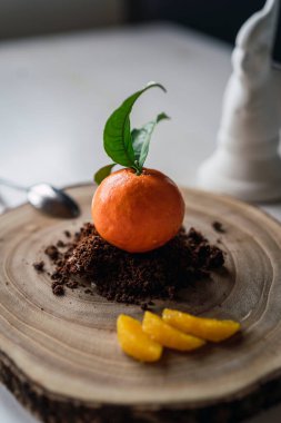 Masada çikolata soslu kek.