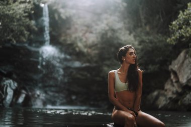 Orman rahatlatıcı kadın