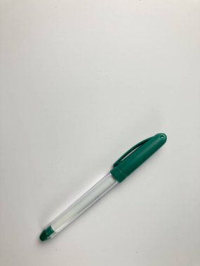 kalem beyaz arkaplanda izole edildi