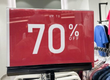 Mağaza satış arka planı teması. Moda mağazasında indirim tabelası..