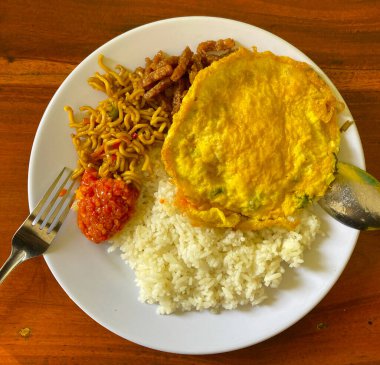 rice and omelet, food commonly found in warungs in Indonesia called burjo