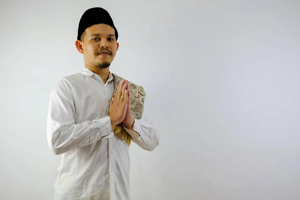 Asijské Muslim Muž Sobě Bílé Oblečení Úsměvem Dát Pozdrav Během — Stock fotografie
