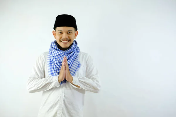 Bonito Muçulmano Asiático Homem Sorrindo Fazer Mão Orando Gesto Conceitos — Fotografia de Stock