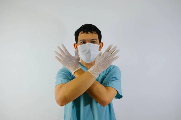 Een Jonge Aziatische Man Kostuum Gezichtsmasker Met Stop Hand Gebaar — Stockfoto