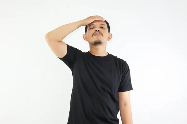 Aziatisch Man Dragen Van Zwart Shirt Kijken Gestresste Uitdrukking Het — Stockfoto