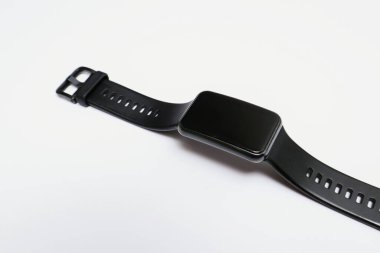 Akıllı seğirme beyaz arka planda izole edildi. fitness, spor ve teknoloji konsepti.