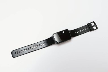 Akıllı seğirme beyaz arka planda izole edildi. fitness, spor ve teknoloji konsepti.