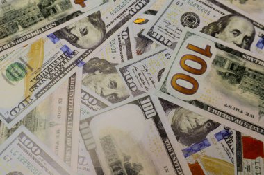 Amerikan doları dokusu. Yüz dolarlık banknotların arka planı.