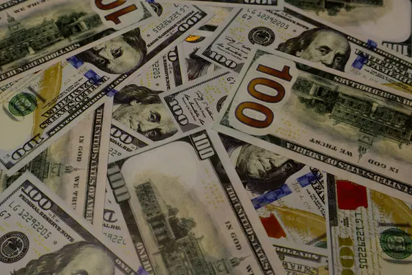 Amerikan doları dokusu. Yüz dolarlık banknotların arka planı.