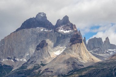 Patagonya, Şili 'deki Torres del Paine dağlarının zirveleri