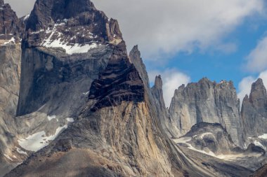Patagonya, Şili 'deki Torres del Paine dağlarının zirveleri