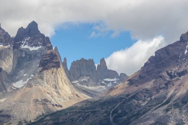 Patagonya, Şili 'deki Torres del Paine dağlarının zirveleri