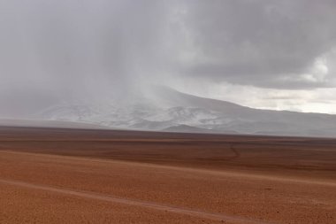 Şili 'deki Atacama Çölü' ne kar yağıyor. Dünyanın en kuru ve en uç çölü.