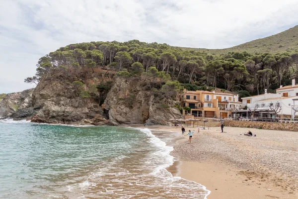 Begur Španělsko Dubna 2023 Lidé Pláži Tuna Jedné Nejpopulárnějších Zátok — Stock fotografie
