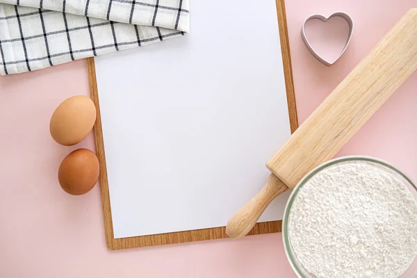 Ingredientes Para Hacer Pasteles Panadería Alrededor Huevos Harina Libro Recetas — Foto de Stock