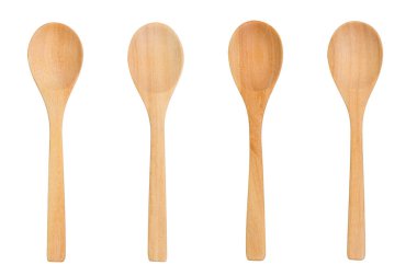 Üst Manzara. Beyaz arka planda izole edilmiş dört tahta kaşık..