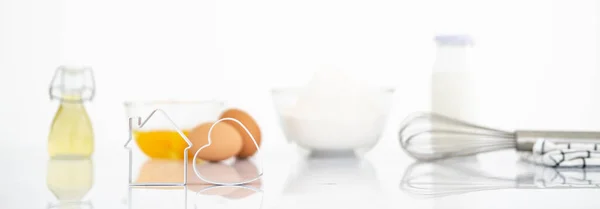 Хлібобулочні Вироби Десертні Інгредієнти Посуд Білому Тлі Відображають Стіл Веб — стокове фото