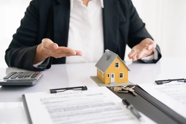 Model Houses Contract Documents Desk Office Decide Sign Home Insurance — Stock Photo, Image