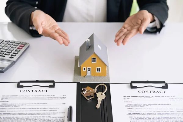 House Model Employment Contracts Real Estate Agents Real Estate Concept — Stock Photo, Image