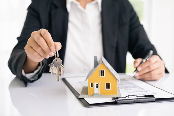 Листинг жилых домов брокеров