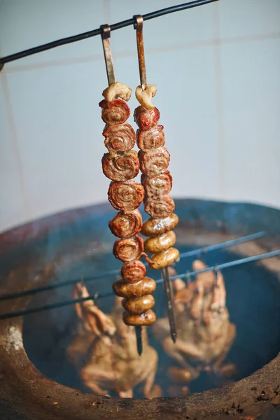 阿塞拜疆的烤面包店 用烟熏鸡肉和蔬菜进行招标 — 图库照片