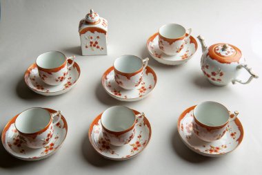 Muhteşem 1760 'da Kral Frederick' in kahve servisinden Pruna ile birlikte nadir dekoratif porselen servisi.