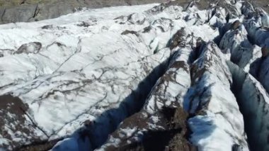  İzlanda 'daki Doğa Vatnajokull Buzulu beyaz kar ve mavi buz mevsimi mevsimi manzarası 4k. Yüksek kalite 4k görüntü