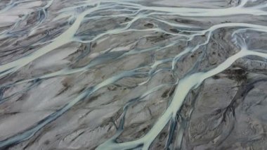 İzlanda 'daki buzul nehri doğa su deseni güzel ve büyülü hava manzarası. Yüksek kalite 4k görüntü