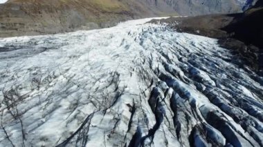  İzlanda 'daki Doğa Vatnajokull Buzulu beyaz kar ve mavi buz mevsimi mevsimi manzarası 4k. Yüksek kalite 4k görüntü