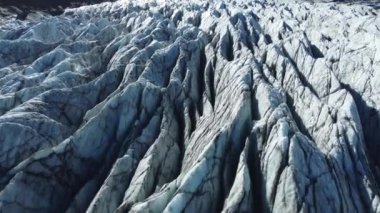  İzlanda 'daki Doğa Vatnajokull Buzulu beyaz kar ve mavi buz mevsimi mevsimi manzarası 4k. Yüksek kalite 4k görüntü
