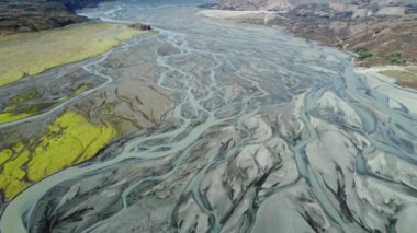 İzlanda 'daki buzul nehri doğa su deseni güzel ve büyülü hava manzarası. Yüksek kalite 4k görüntü