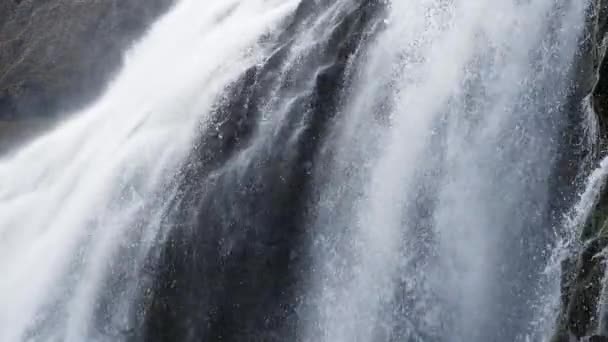 冰岛自然景观中强大的Dynjandi瀑布 高质量的4K镜头 — 图库视频影像