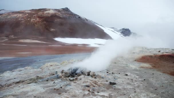 8K美しい自然景観 アイスランドのNamafjall Hverir地熱地域 喫煙フマロールと硫黄谷の純粋なエネルギー 10Bitログの採点 — ストック動画