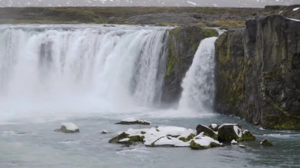 Naturlandskap Vackert Vattenfall Island Ren Flod Och Ren Miljö Vintern — Stockvideo